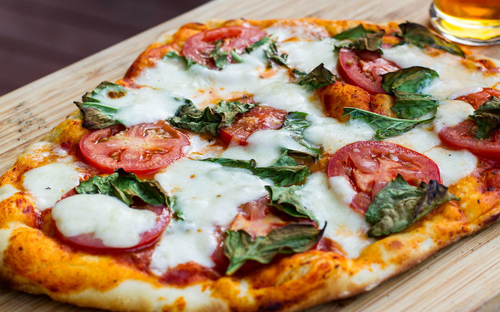 How to Make a Barbecued Margherita Pizza