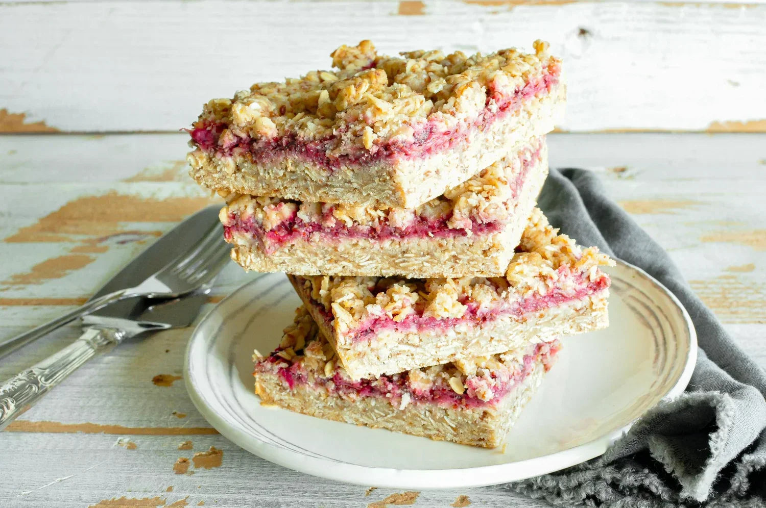 Chewy Oatmeal & Strawberry Bars