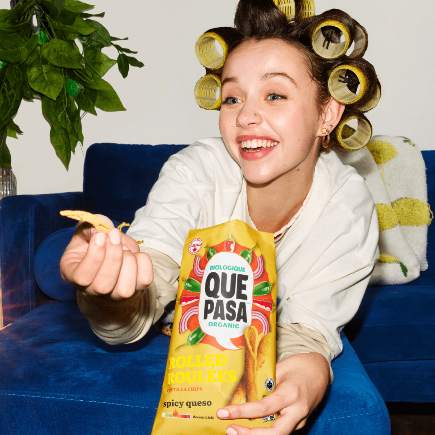 Spicy_Queso_Rolled_Tortilla_Chips_068826252577-25257